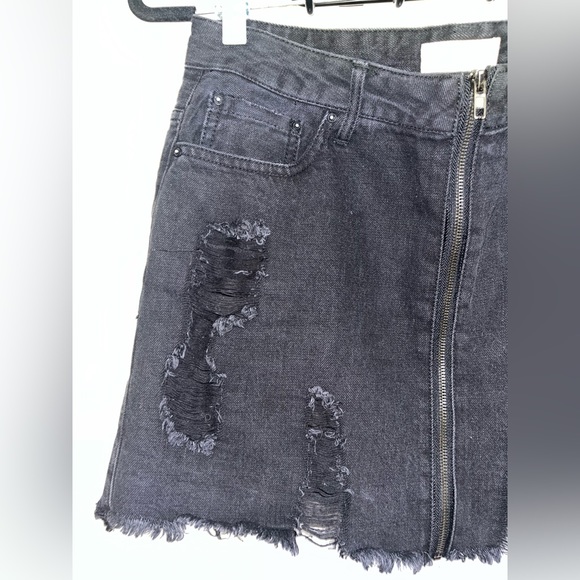 Forever 21 Distressed Black Denim Skirt with Zipper Closure Front — 29 - Picture 4 of 8